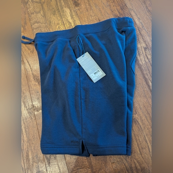 FWD Navy All Year Athletic Shorts Relaxed Fit Size Large - Picture 6 of 12